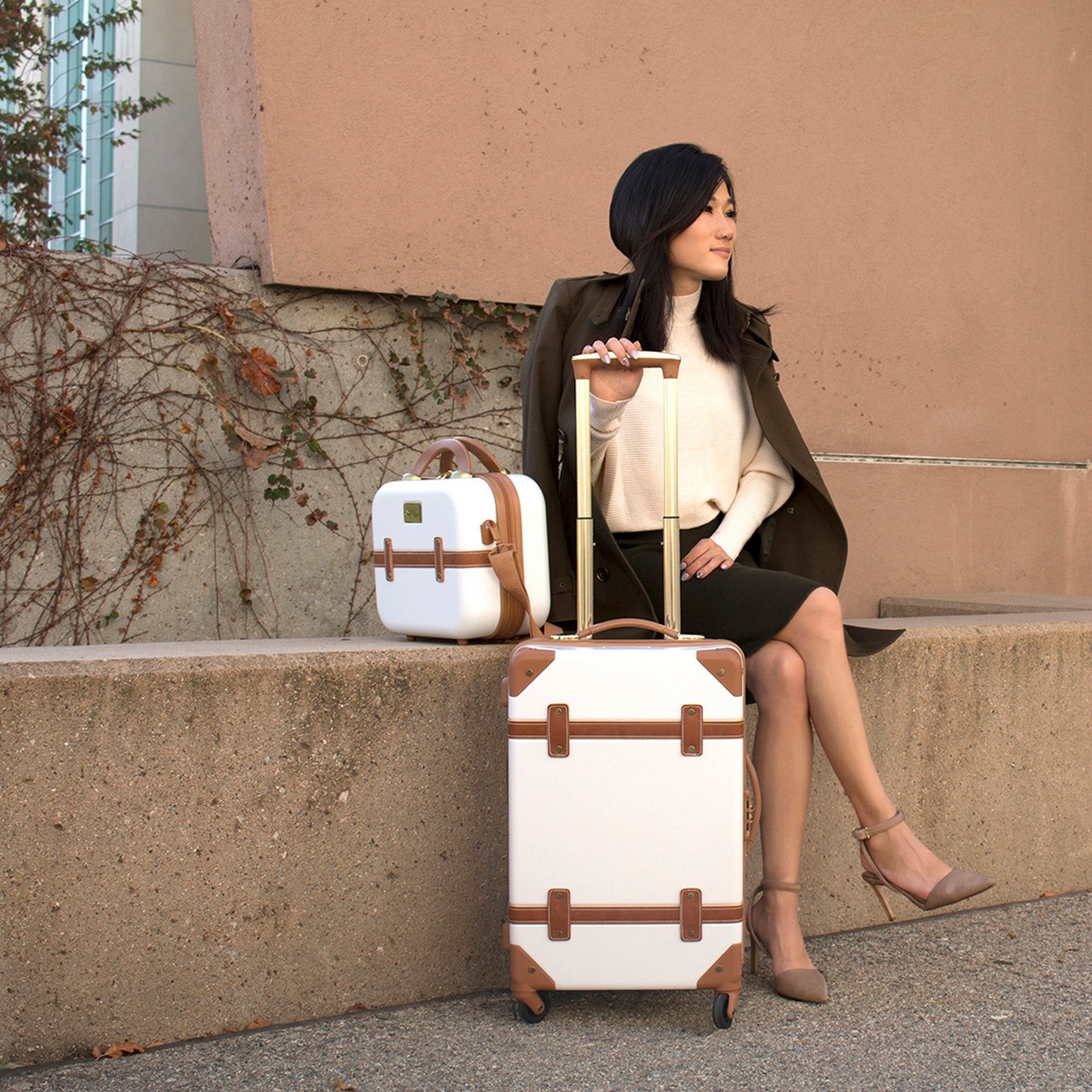 World Traveler Gatsby Luxury Trunk 2-Piece Spinner Carry-On Luggage Set