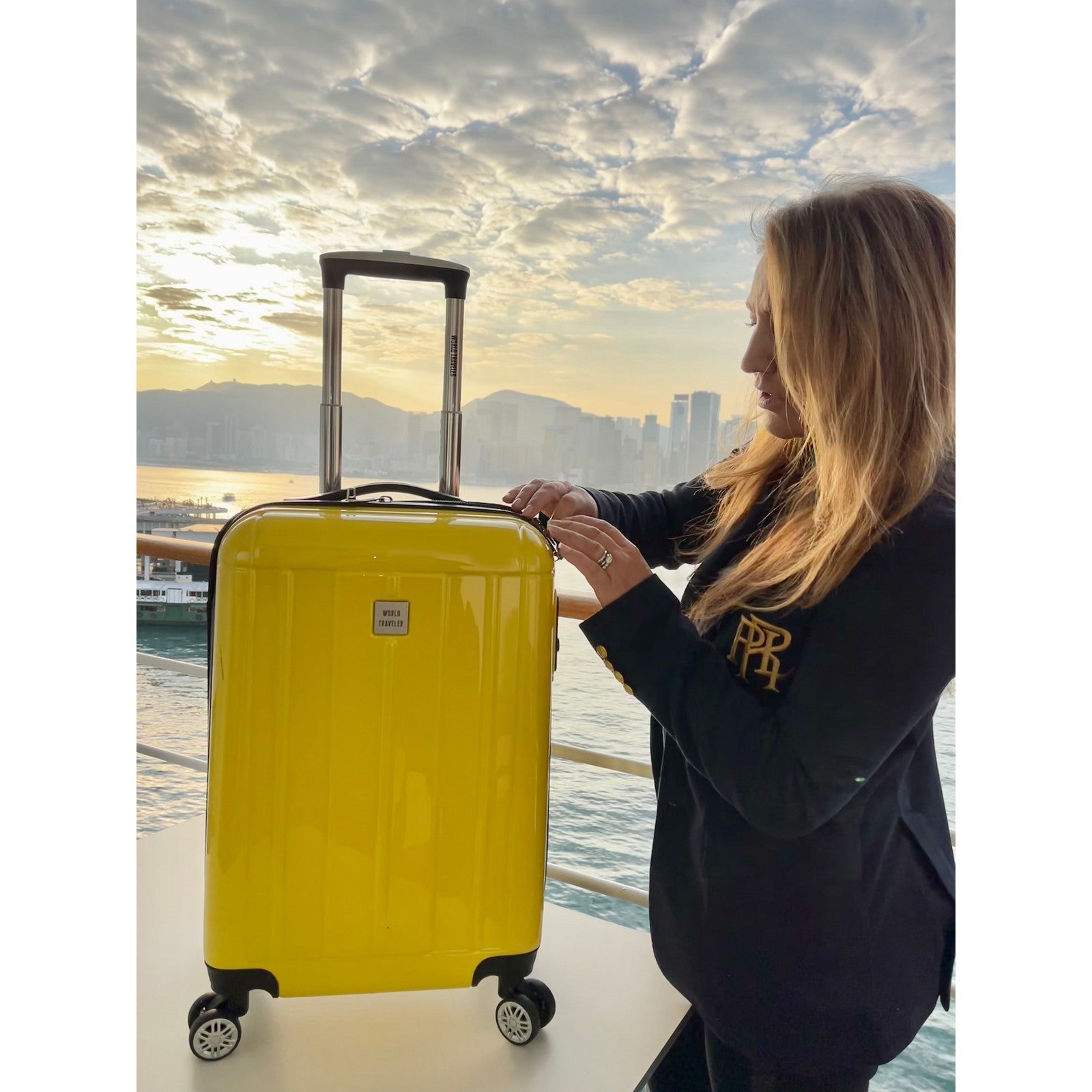 World Traveler Contour 20-Inch Carry-On Lightweight Polycarbonate Hardside Expandable Spinner Luggage with TSA Lock - Apple Green